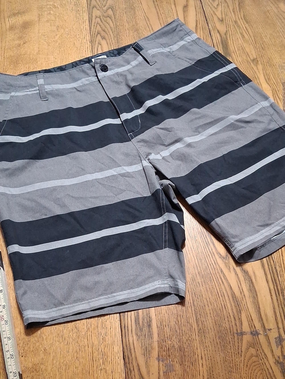 OAKLEY Shorts Mens 34 Preowned Used Summer Spring Beach